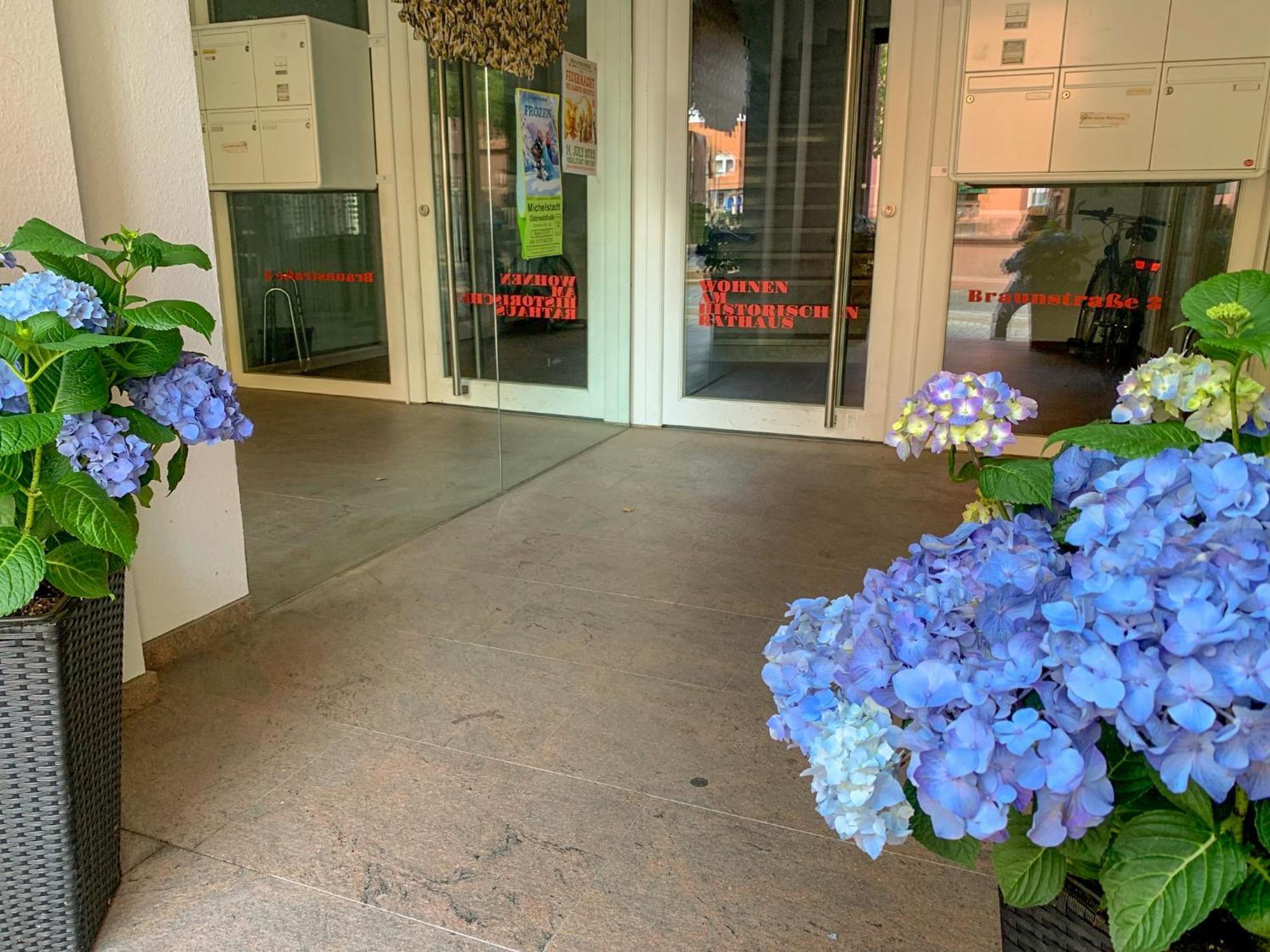 Wohnen Am Historischen Rathaus Apartment มิเคลชตัดท์ ภายนอก รูปภาพ